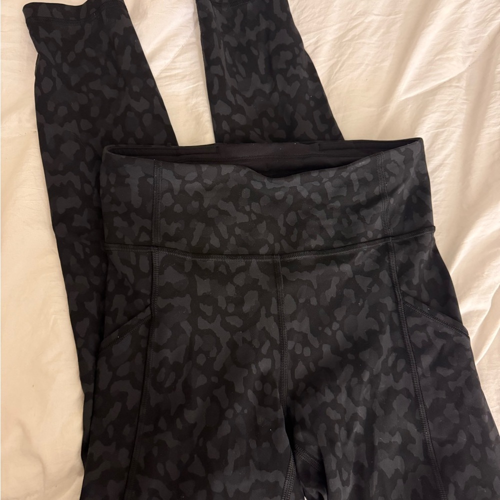 Lululemon Athletica Black and Gray print Leggings